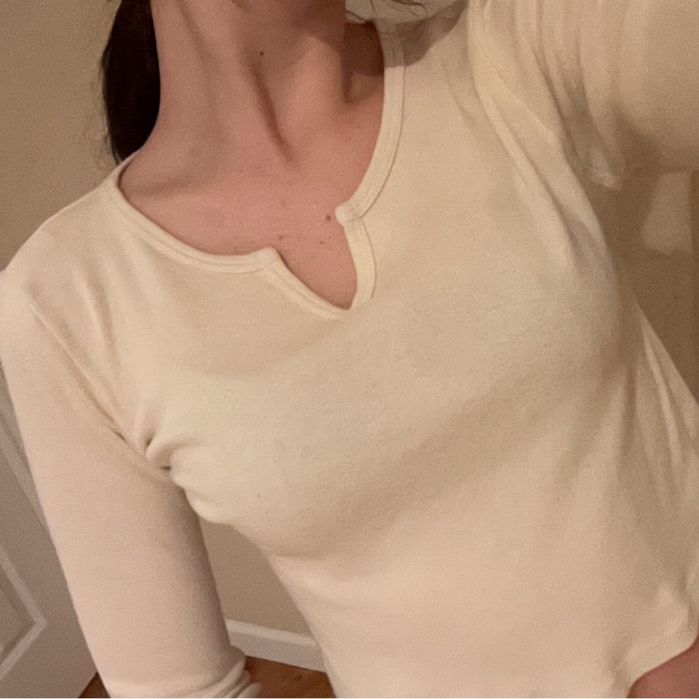 Brandy Melville V-notch Long-Sleeved Cream Crop Top